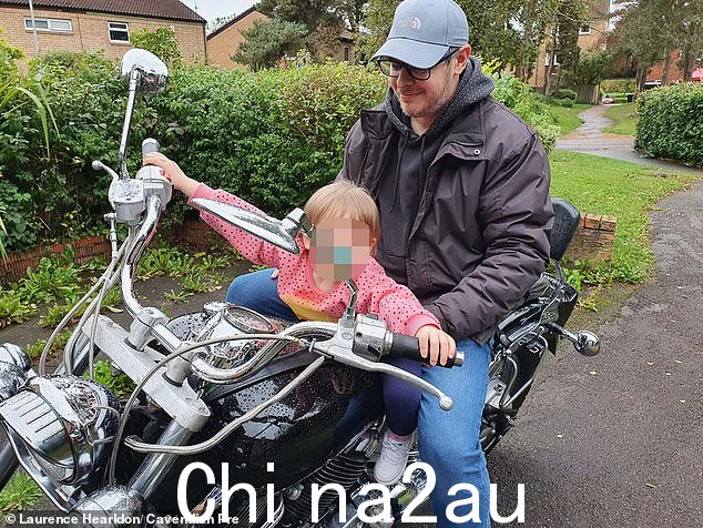 赫尔顿承认在2018年7月至2021年6月30日期间滥用职权诈骗334,844英镑,并被判入狱三年