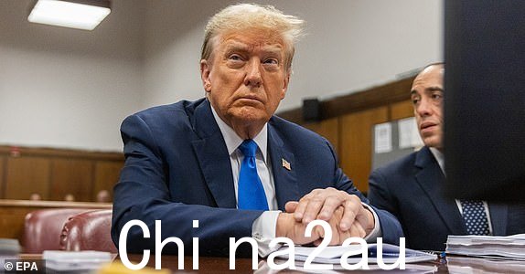epa11286553 美国前总统唐纳德·特朗普坐在法庭上,陪审团遴选仍在继续2024 年 4 月 18 日,美国纽约曼哈顿刑事法院。特朗普的刑事审判继续进行,法官胡安·梅尔尚 (Juan Merchan) 寻求完成陪审团选拔。特朗普面临 34 项伪造商业记录的重罪,这些罪名与 2016 年总统竞选期间向成人电影明星斯托米·丹尼尔斯的付款有关。 EPA/JEENAH MOON / POOL