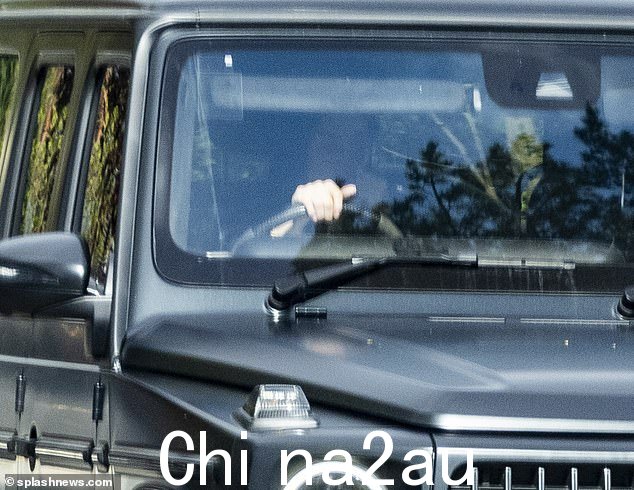 安妮和新生儿,以及他们的其他儿子,11 岁的罗曼、7 岁的瑞安和 5 岁的瑞恩,预计将在周三对阵皇家马德里的关键欧冠比赛中站出来支持凯尔夜晚