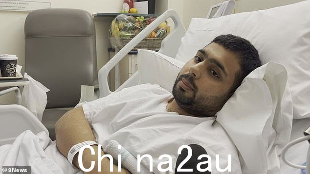 穆罕默德·塔哈(如图)在腹部被刺伤六天后,在病床上打破了沉默