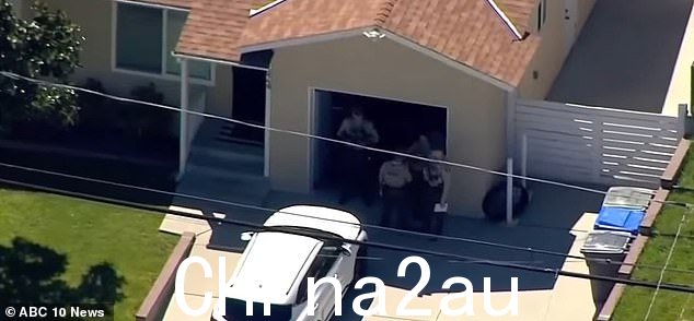 警员们发现阿什莉躺在家中的沙发上,头部中枪,她在被送往医院之前就死亡了