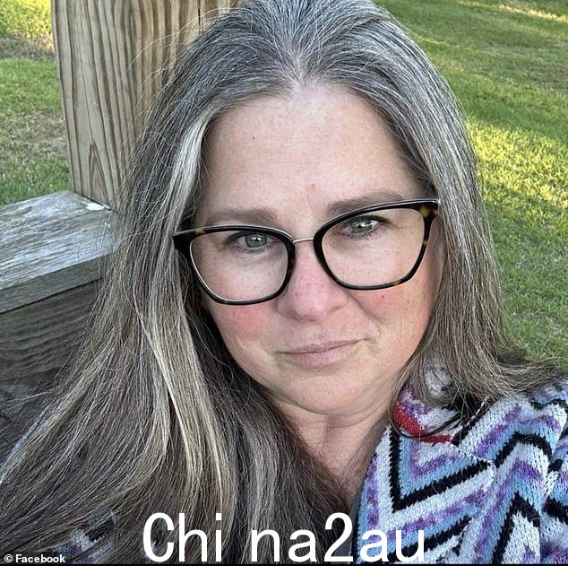 Laura Schilling(如图)、她的母亲、十几岁的女儿和她的三个朋友住在肯塔基州列克星敦的 Airbnb 上,当时她们注意到有人在她们离开时进入了房子
