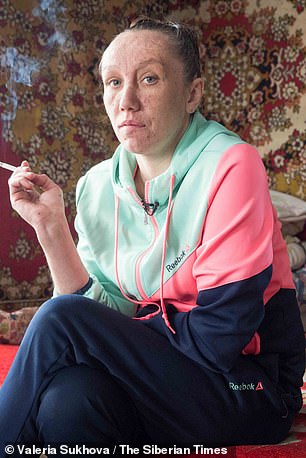 1998 年 1 月,15 岁的女学生 Svetlana M.(如图)步行穿过西伯利亚城市安加尔斯克时,波普科夫载她回家。他把她带到树林里袭击了她,让她死了。她奇迹般地活了下来 - 少数能够活着讲述自己故事的人之一