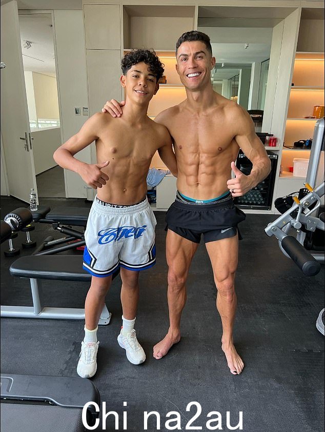 他不赞成儿子喝可口可乐、吃薯条和薯条 - 但不会强迫他成为一名足球运动员
