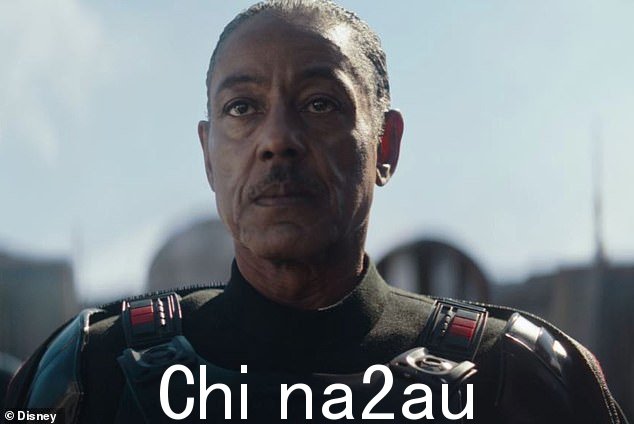 Esposito 在 Disney+ 系列《曼达洛人》中饰演 Moff Gideon,他自 2019 年以来一直主演该剧