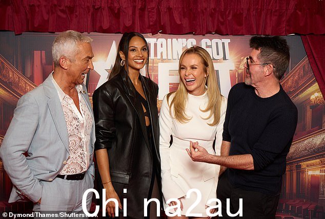 阿曼达和西蒙在与其他评委合影时咯咯地笑,看起来像小偷一样厚实Bruno Tonioli 和 Alesha Dixon 周二在伦敦 Ham Yard 酒店参加 BGT 拍照