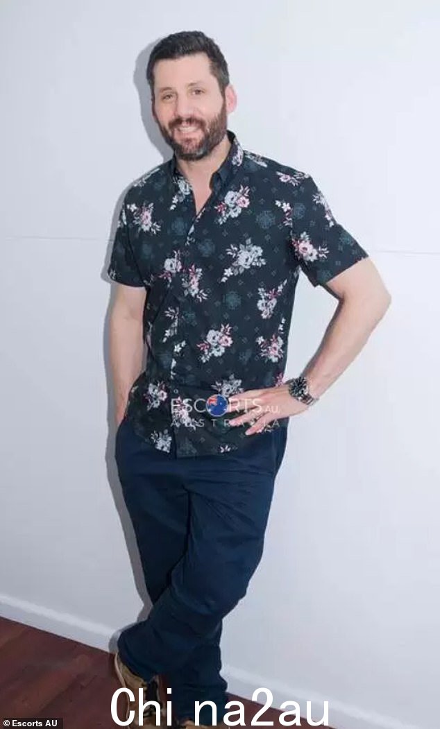 40 岁的独行刀手乔尔·考奇 (Joel Cauchi) 在可怕的横冲直撞中刺伤了另外 12 名无辜购物者