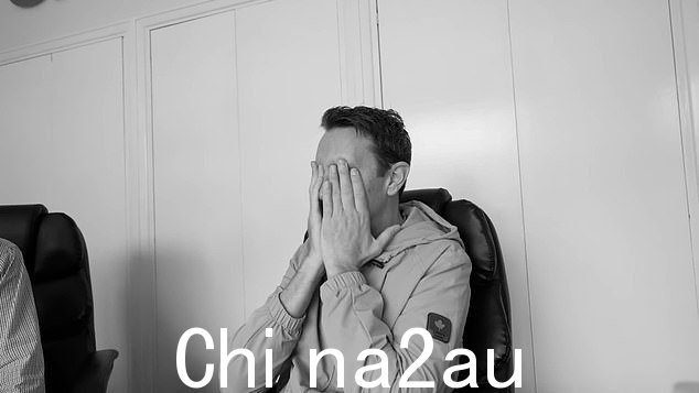 马克(如图)直到保时捷专家 Ian Bevis 在网上发现一年前完全相同的视频,但没有旁白,才意识到这是一个骗子