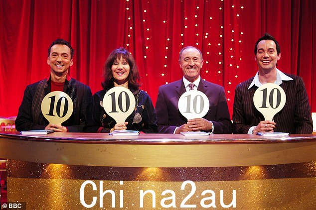 Arlene 说:“只要听到他的声音,他就会想起我们一起度过的疯狂时光”(L-R Bruno Tonioli、Arlene、Len 和 Craig Revel-Horwood)