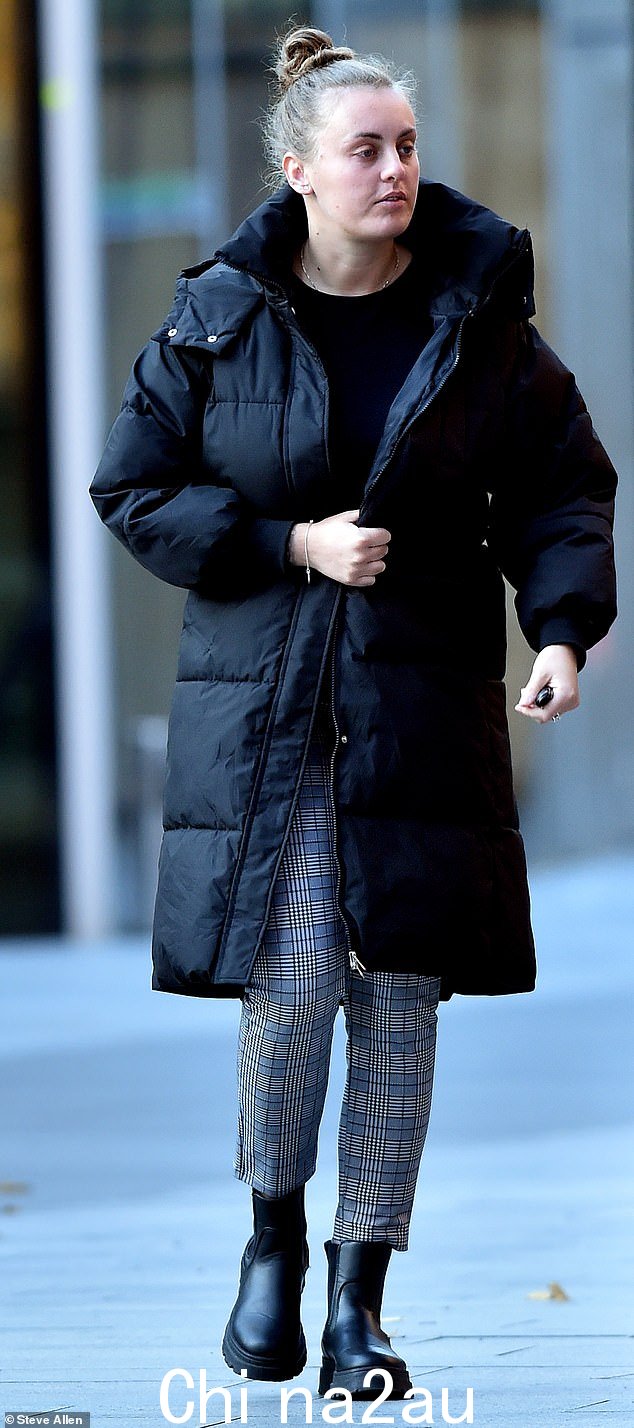 女监狱工作人员 Jodie Wilkes,27 岁,与一名囚犯交换了数千条消息