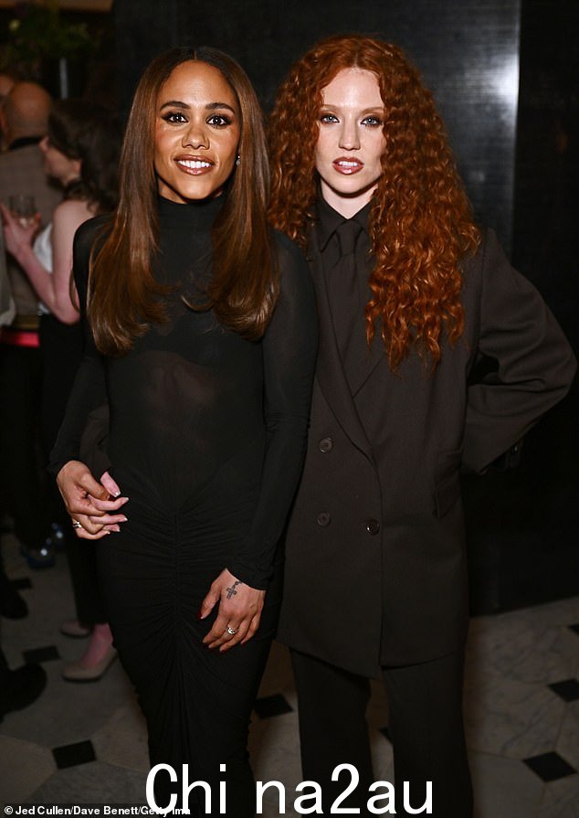 Alex Scott 透露,她喜欢在与女友 Jess Glynne 的关系中变得“更加脆弱”