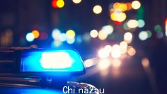 400 名警察在悉尼西南部进行突袭后，新南威尔士州和联邦警察联合行动逮捕了 7 名青少年