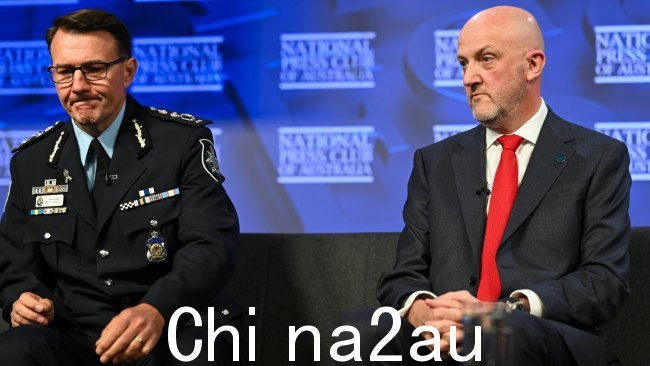 澳大利亚联邦警察局长和 ASIO 主任-将军在堪培拉的澳大利亚国家新闻俱乐部发表讲话。图片:NCA NewsWire / Martin Ollman