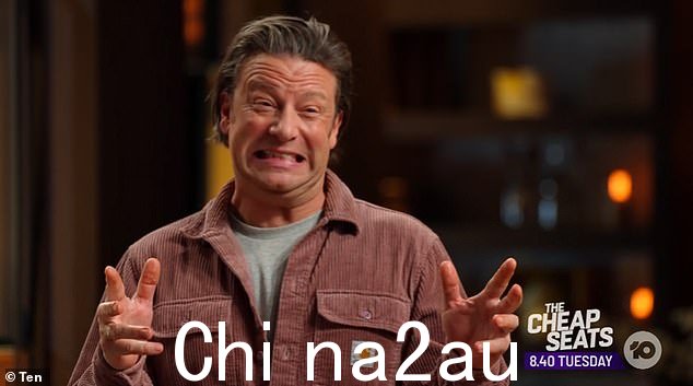 在周三晚上的 MasterChef Australia 节目中,客座评委 Jamie Oliver(如图)残酷地猛击了一名女参赛者的菜肴,导致一名女参赛者落泪