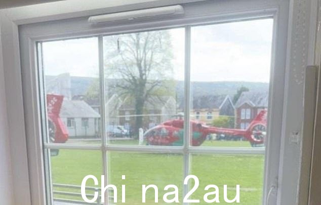 据称,据称事件发生在位于西威尔士县阿曼福德的 Ysgol Dyffryn Aman,也称为安曼谷学校。图为:学校操场上的两架空中救护车