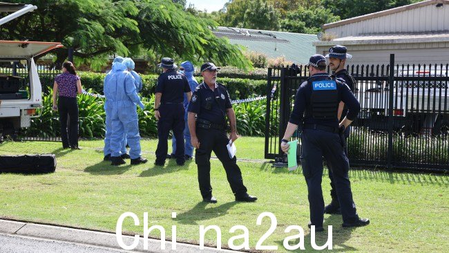 警方已展开凶杀案调查,并将一名 26 岁的 Boondall 男子带入警局对涉嫌袭击 Burpengary East 夫妇的拘留 图片:NCA NewsWire/David Clark