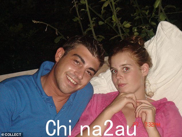 比阿特丽斯公主和她当时的男友 Paolo Liuzzo 在牙买加度假,他声称比阿特丽斯、尤金妮和他们的母亲在那里吸了大麻