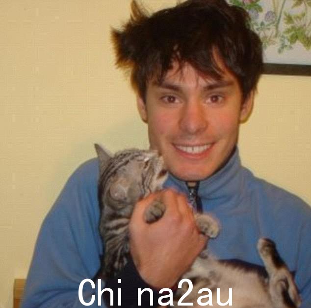 Regeni 曾在开罗为他的博士论文研究埃及独立工会