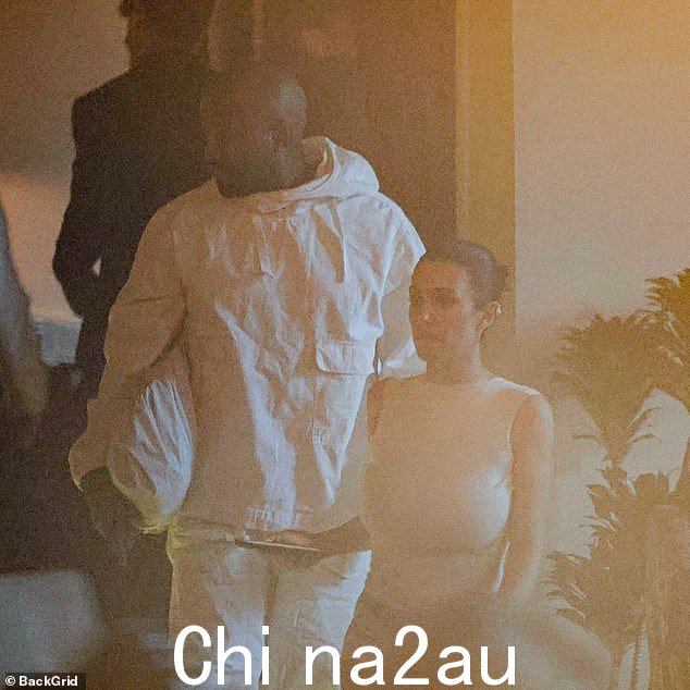 两人一起出去吃晚饭并共度美好时光,把戏剧性的事情放在一边