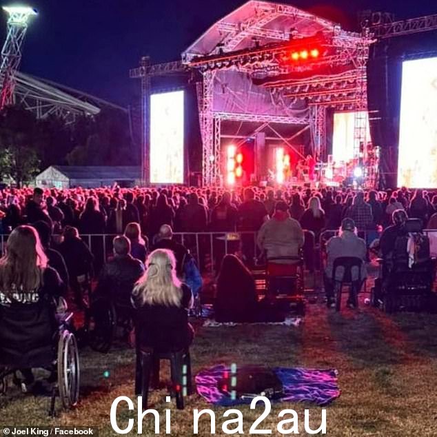 Pandemonium Rocks 因照片曝光而受到批评,据称这些照片显示了节日的“可耻”“无障碍观看区”。图片
