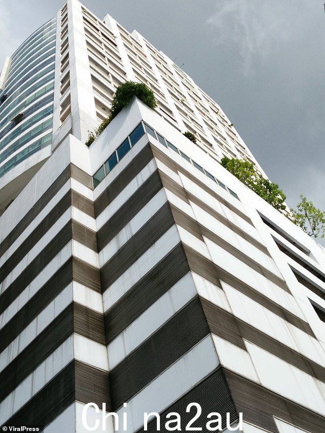 Ayan 先生受雇巡逻她居住在曼谷的 Modern Home Tower 公寓楼