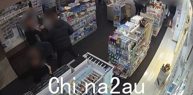 被指控的罪犯(右图)从商店逃跑,但不久后被捕