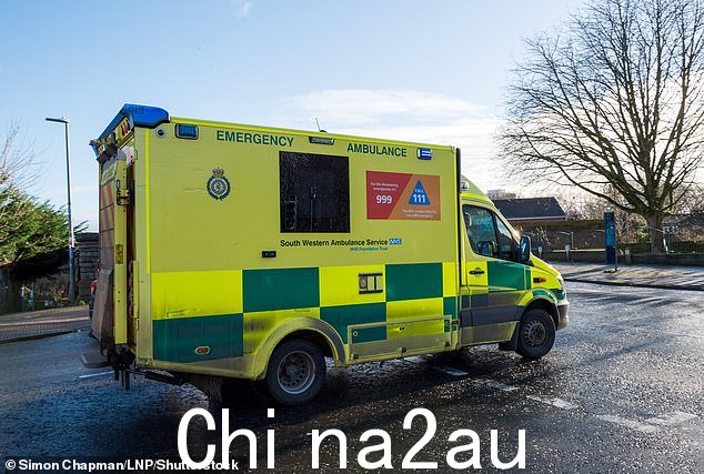 警方正在与西南救护车合作处理这起重大事件,该事件已将 9 人送往医院接受紧急治疗,并造成 1 人死亡