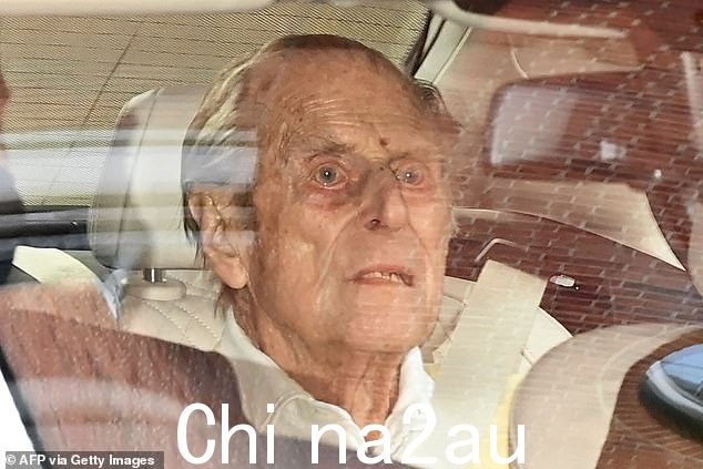 菲利普亲王于 2021 年 4 月去世,享年 99 岁,直到生命的最后十年,健康状况都非常好。上图:菲利普亲王于 2021 年 3 月出院。次月去世。