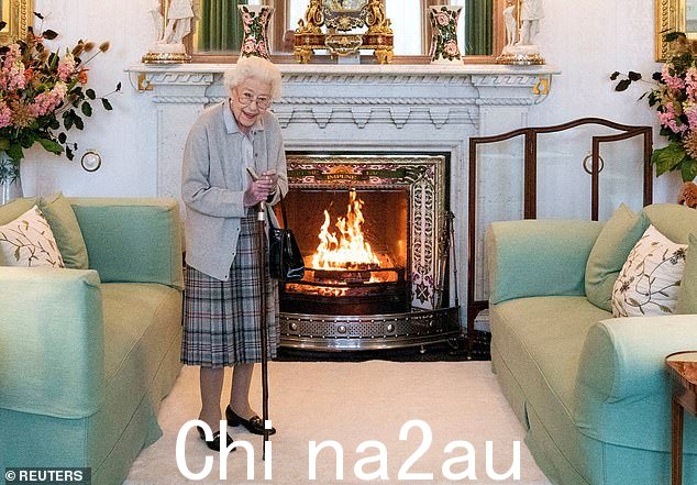 王室决定打破传统,公开谈论他们的健康恐慌,这与已故女王统治期间更为谨慎的声明形成鲜明对比