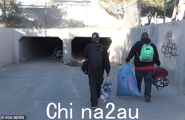 斯蒂芬妮住在拉斯维加斯的隧道 - 她在那里无法获得自来水