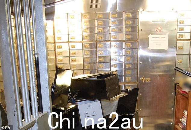 2015 年被六名男子抢劫的哈顿花园保险箱公司金库的内部视图