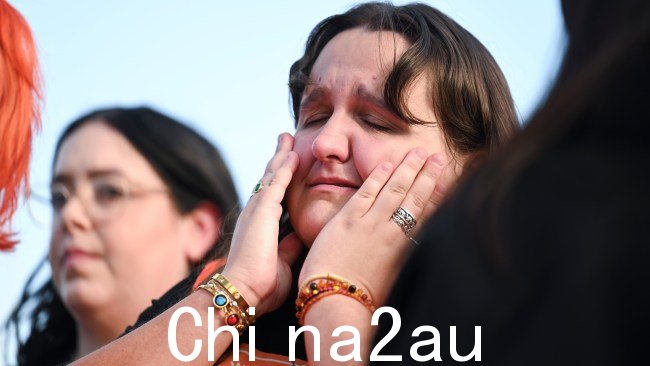 抗议组织者不再!全国反暴力集会莎拉·威廉姆斯 (Sarah Williams) 在堪培拉议会大厦举行游行,今年已有 29 名女性因男性暴力而丧生。 NCA NewsWire / Martin Ollman
