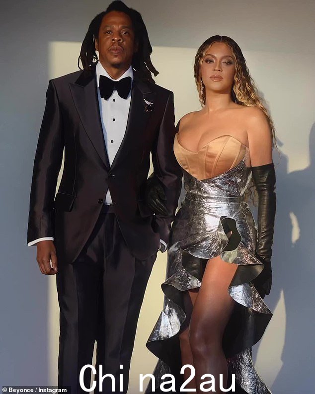 在一起二十多年后,Adam 说 42 岁的 Beyoncé 和 54 岁的 Jay-Z 仍然表现出他们的浪漫关系正在浓厚