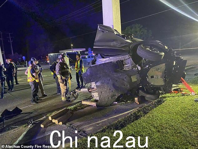 四名年龄在 14 至 16 岁之间的佛罗里达青少年在警察追捕中死亡,最终以 PIT 机动结束,导致他们的汽车翻转并以 111 英里/小时的速度撞上水泥杆