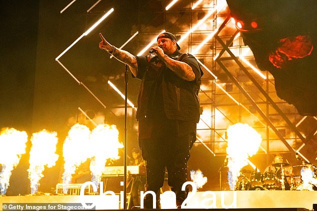 Jelly Roll,39 岁,周五晚上在加利福尼亚州印第奥举行的 Stagecoach Festival 首秀中震撼舞台