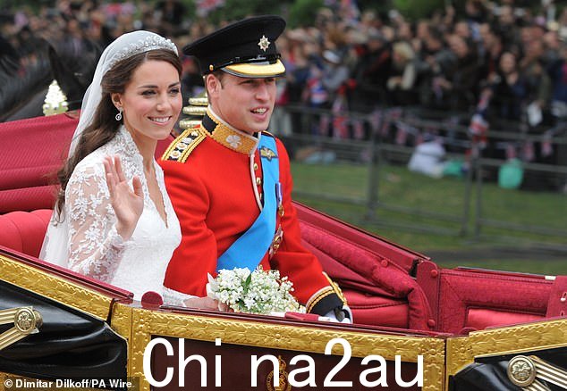 这对夫妇是2011年结婚当天的照片