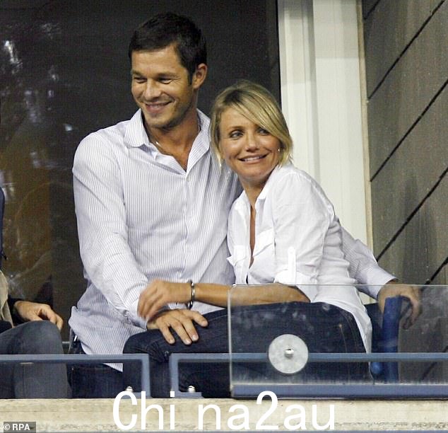 在聚光灯下期间,他与詹妮弗·安妮斯顿 (Jennifer Aniston) 度过了五个月的浪漫时光,并与卡梅隆·迪亚兹 (Cameron Diaz) 约会了一年 - 这些关系使他进一步成为聚光灯下和全球关注的焦点(卡梅隆和保罗)图片拍摄于 2008 年)
