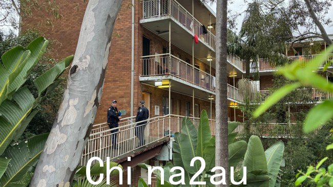 警察抵达哈迪街单元街区周二上午 9.20 左右。图片:Heloise Vyas/SkyNews.com.au