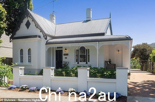 位于南部高地鲍勒尔 (Bowral),距离悉尼 116 公里,翻新后的住宅名为“Chester”,计划于 2 月份在拍卖会上拍卖
