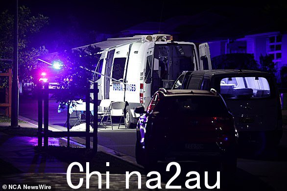 一名 17 岁女孩的 10 岁妹妹在麦觉理湖地区被发现被刺死(图为犯罪现场),该女孩被指控犯有谋杀罪