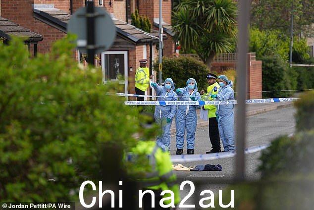 该地区仍有大量警察驻守