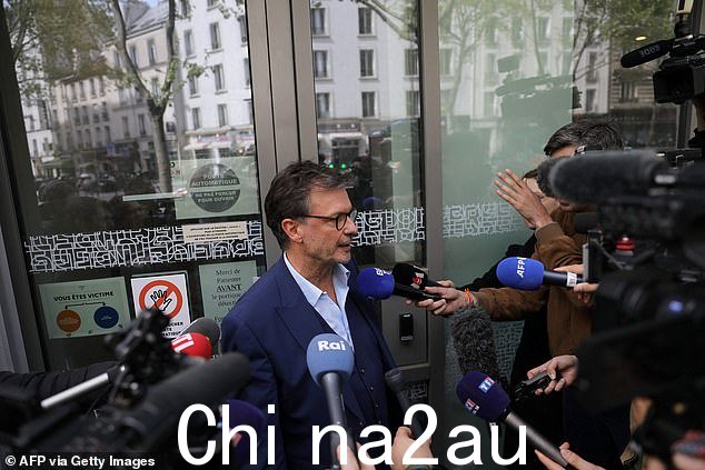总统伊曼纽尔·马克龙 (Emmanuel Macron) 在 12 月引发了强烈抗议,当时他捍卫这位“伟大演员”在被证明有罪之前是无辜的,并暗示他是“追捕”的受害者