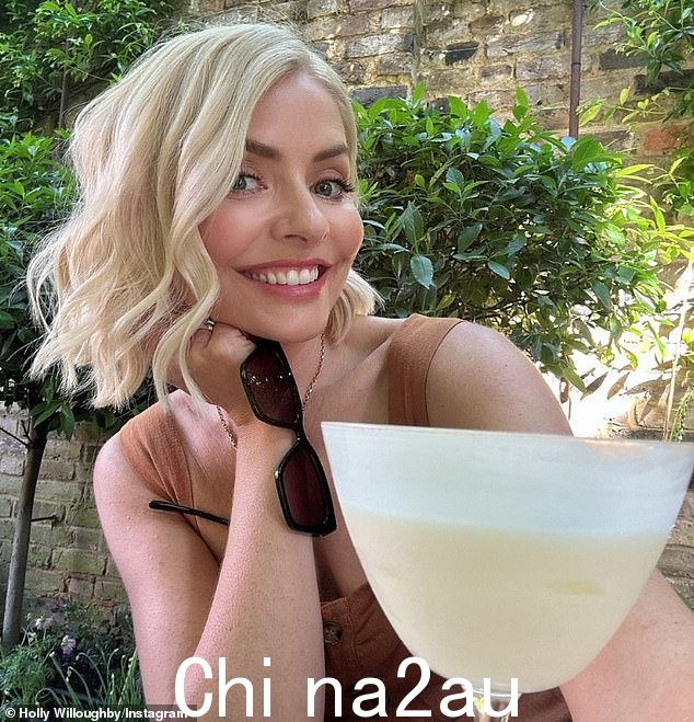 在霍莉·威洛比 (Holly Willoughby) 确认出演新节目《猎熊》之后,英国达人秀评委成为最新一位与流媒体巨头合作的大牌人物