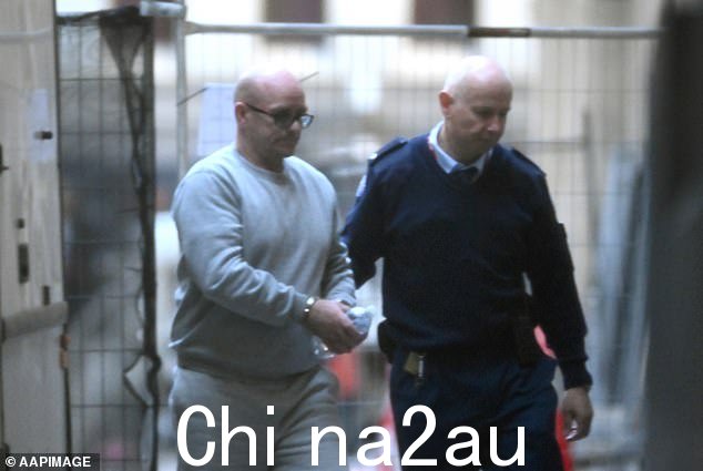 克里斯托弗·贝尔(如图)在与同事喝了几杯啤酒时,决定跳上一辆他以前从未开过的山猫车的方向盘 - 这造成了悲惨的后果