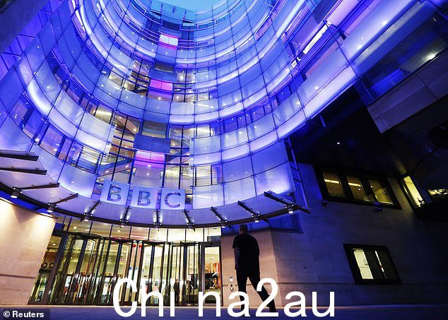 BBC 为这一决定进行了辩护:“泰勒·斯威夫特是流行文化中的重要人物,我们知道我们的观众,尤其是年轻观众,对她的作品感兴趣......”