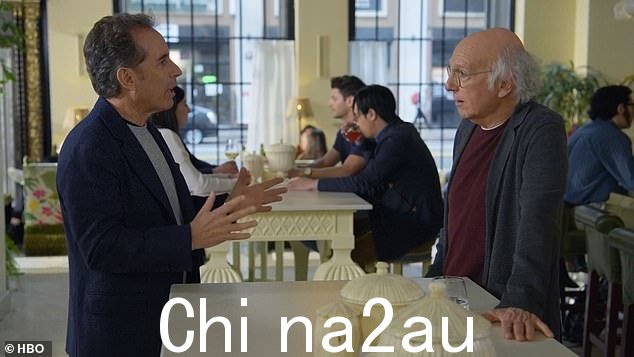 这位 70 岁的喜剧演员与 76 岁的创作者拉里·大卫 (Larry David) 一起出现在《抑制你的热情》系列大结局中搞笑的“大胡子女士”场景中blkBorder img-share