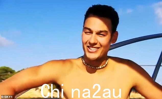 Aron Lane,22 岁,演出时担任厨师,在 Metro Newspaper 上看到广告后报名了