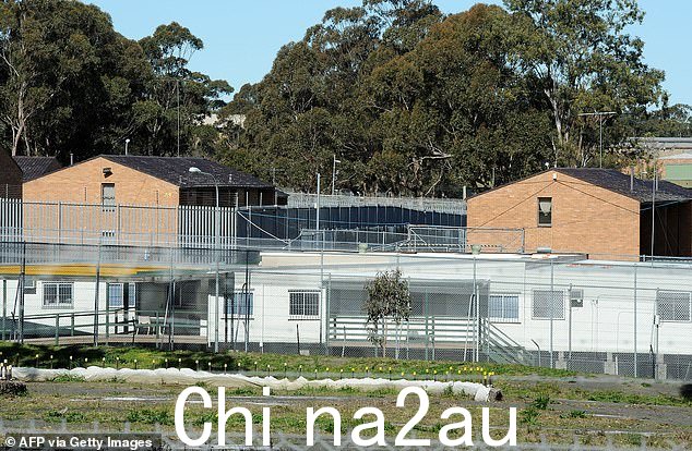 另一名前移民被拘留者因涉嫌未能满足签证条件而被指控(图为维拉伍德移民拘留中心)