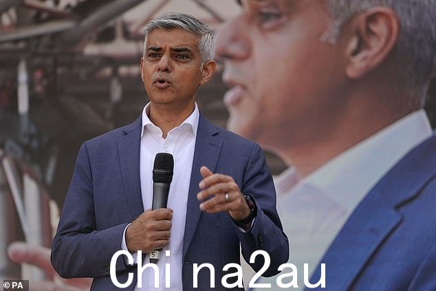 '今天是一个机会,向唐纳德·特朗普和我的保守党对手表明,伦敦将永远选择希望而不是恐惧,选择团结而不是分裂,'汗告诉《每日邮报》