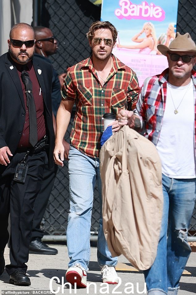 瑞恩·高斯林是周三,当瑞恩·高斯林 (Ryan Gosling) 抵达好莱坞观看吉米·坎摩尔 (Jimmy Kimmel) 现场录音时,他是一位亲切的客人